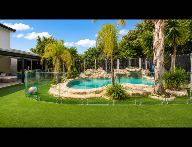 4 BEDROOM FREESTANDING FOR SALE IN FLAMINGO VLEI